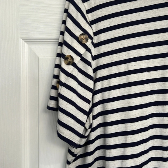 Retrology women’s top 2x. Beige with blue stripes. Preloved. - Picture 2 of 5